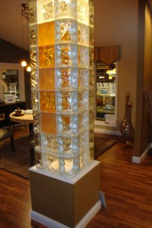 Γυαλί μπλοκ στήλη στο εσωτερικό