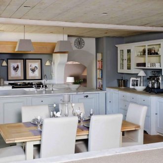 Αξεσουάρ για την κουζίνα ενός εξοχικού σπιτιού