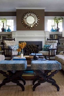 Μπεζ και άλλα χρώματα σε ένα φωτεινό σαλόνι.