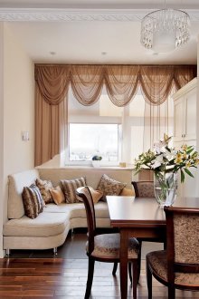 Καφέ μπεζ τραπεζαρία