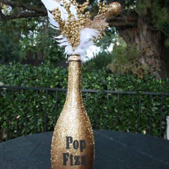 Δεσπόζης μπουκάλια σαμπάνιας για το ντεκόρ του νέου έτους