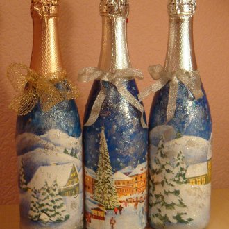 Αποχυμωμένες μπουκάλες σαμπάνιας με χαρτοπετσέτες για το νέο έτος