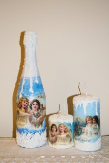 Δεσπόζης μπουκάλια σαμπάνιας και κεριών για το νέο έτος