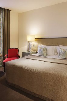 Μπεζ χρώμα σε συνδυασμό με άλλα χρώματα στο εσωτερικό του υπνοδωματίου