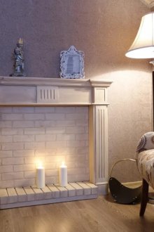 Șemineu de Crăciun din cutie cu decor