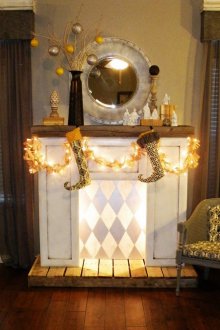 Χριστουγεννιάτικο τζάκι από το κουτί και το ξύλο