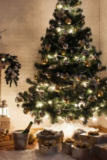 Χριστουγεννιάτικο τζάκι από το κουτί με τούβλο