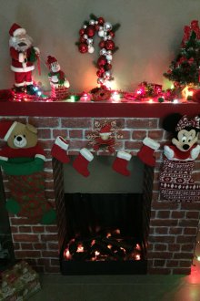 Χριστουγεννιάτικο τζάκι από το κουτί με διακόσμηση