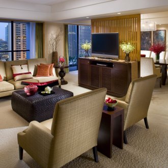 Συνδυασμένο σαλόνι και τραπεζαρία σε μπεζ τόνους