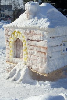 Χιόνι διαφάνεια με ένα σπίτι