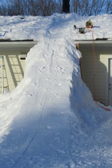 Χιόνι διαφάνεια από την οροφή