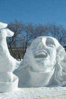 Χιονόπτωση με γλυπτό