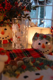 Μαγειρικά σκεύη με έναν χιονάνθρωπο