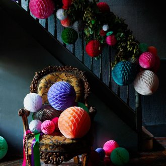 Χειροτεχνία από χαρτί στις σκάλες για το νέο έτος