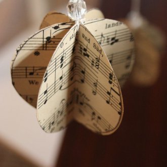 Χειροτεχνία από την ένταση χαρτιού για το νέο έτος