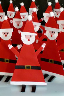 Santa κατασκευασμένο από χαρτί για το νέο έτος