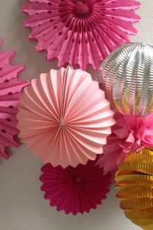 Χειροτεχνία στον τοίχο του χαρτιού για το νέο έτος