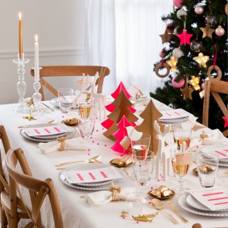 Χειροτεχνία από χαρτί στο τραπέζι για το νέο έτος