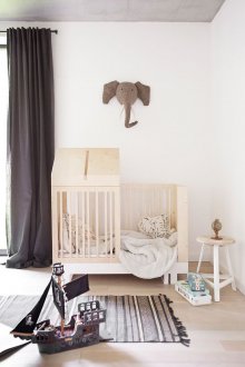 Νηπιαγωγείο από τον ορεινό όγκο σε μοντέρνο στυλ