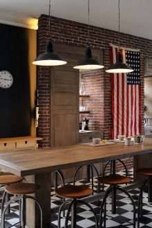 Κουζίνα κάτω από ένα τούβλο με μια θέση