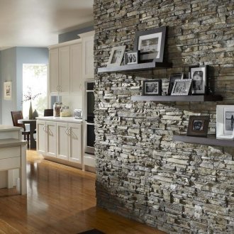 Τοίχος διακόσμηση του διαδρόμου με φυσική πέτρα