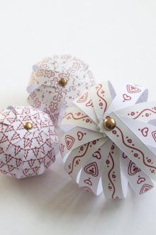 Χριστουγεννιάτικες μπάλες από χαρτί