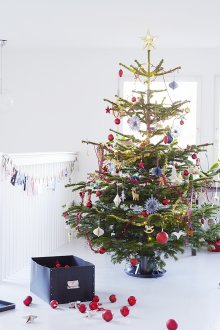 Decorarea bradului de Crăciun cu margele