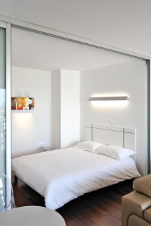 Πόρτες διαχωρισμού σε διαμέρισμα στούντιο