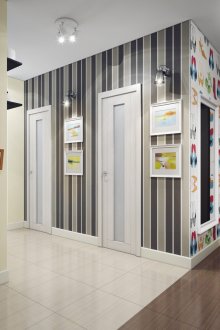 Ο συνδυασμός των διαφόρων ταπετσαριών στο διάδρομο