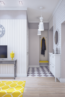 Λευκός τοίχος από τούβλα και πίνακες στο διάδρομο