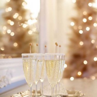 Πρωτοχρονιά διακόσμηση από ποτήρια σαμπάνιας