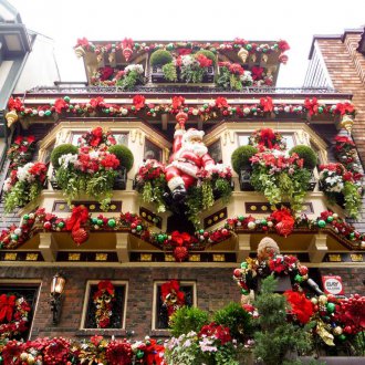 Χριστουγεννιάτικη διακόσμηση του Santa της πρόσοψης