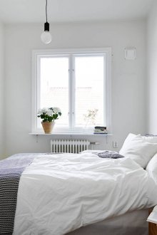 Thiết kế phòng ngủ hẹp màu trắng