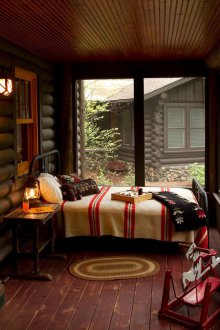 Smalt rustikk soverom design