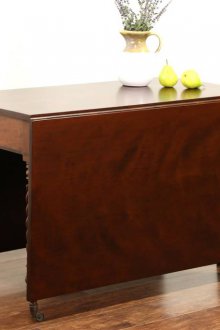 Πτυσσόμενο τραπέζι σε τροχούς