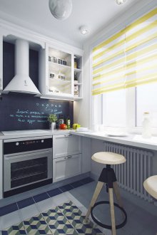 Κουζίνα 6 τ.μ. με παράθυρο στο τραπέζι