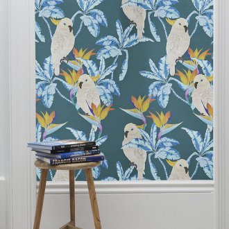 Τα ερείπια της ταπετσαρίας με παπαγάλοι στο εσωτερικό