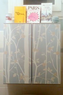 Τοποθετώντας το περίβλημα με τα υπολείμματα ταπετσαρίας