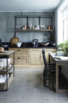 Κουζίνα με τσιμεντένιους τοίχους σε ιδιωτική κατοικία 2019