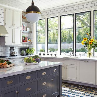 Μαρμάρινη κουζίνα σε ιδιωτικό σπίτι