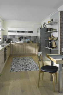 Φωτεινή κουζίνα σε ιδιωτικό σπίτι