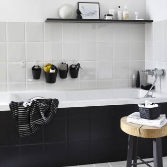 Μαύρο και άσπρο λουτρό