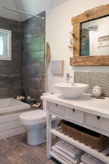 Λευκό μπάνιο σε στυλ χώρας