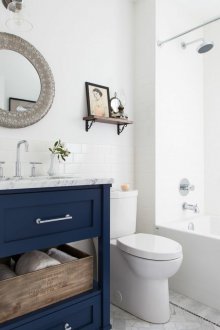 Μπλε και άσπρο λουτρό