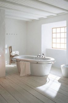 Λευκό μπάνιο με γύψο