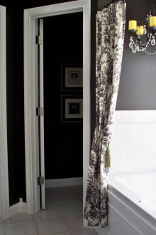 Ασπρόμαυρο κλασικό μπάνιο