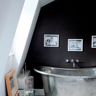 Αττικό μαύρο και άσπρο λουτρό