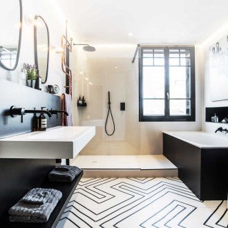 Μπάνιο σε μονόχρωμη σχεδίαση