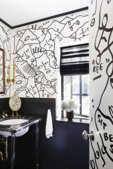 Μαύρο και άσπρο διακοσμημένο μπάνιο