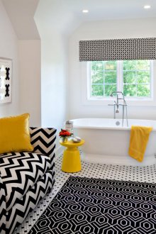 Μαύρο και άσπρο διακοσμημένο μπάνιο